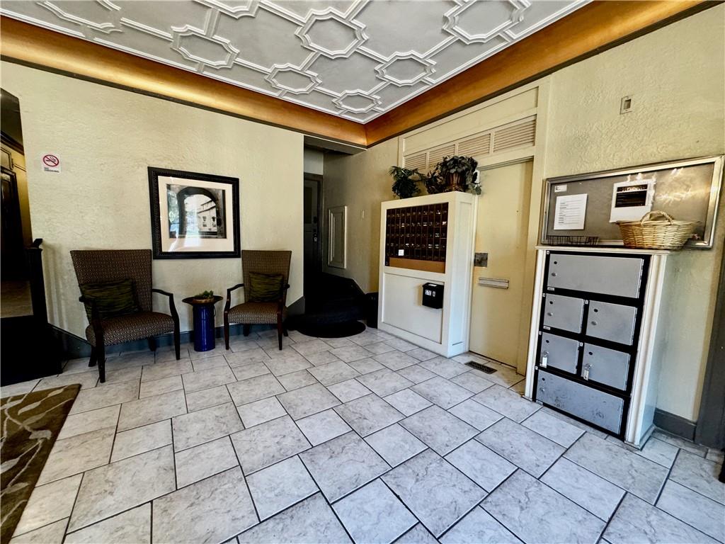 5th image of 323 E Emanuel Cleaver Ii Blvd, Kansas City, MO 64093