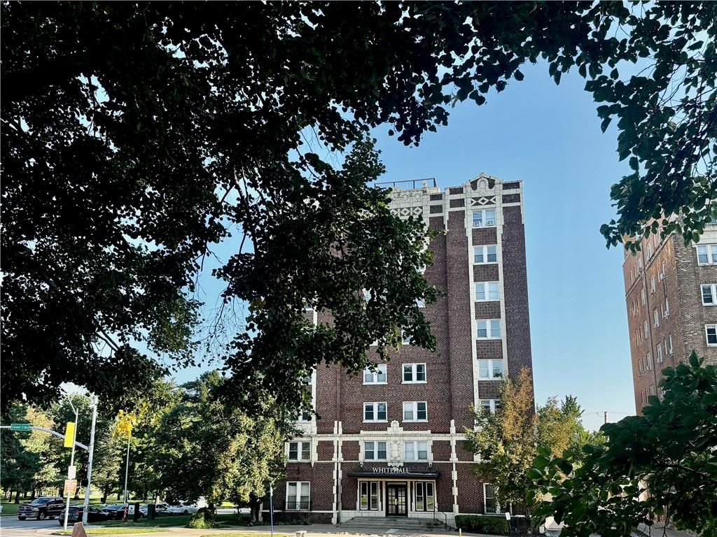 1st image of 323 E Emanuel Cleaver Ii Blvd #3E, Kansas City, MO 64112 | MLS# 2638139