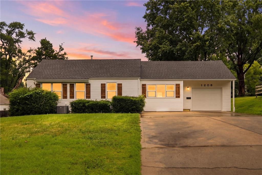 1st image of 1208 W 33rd St, Independence, MO 64055 | MLS# 2638178