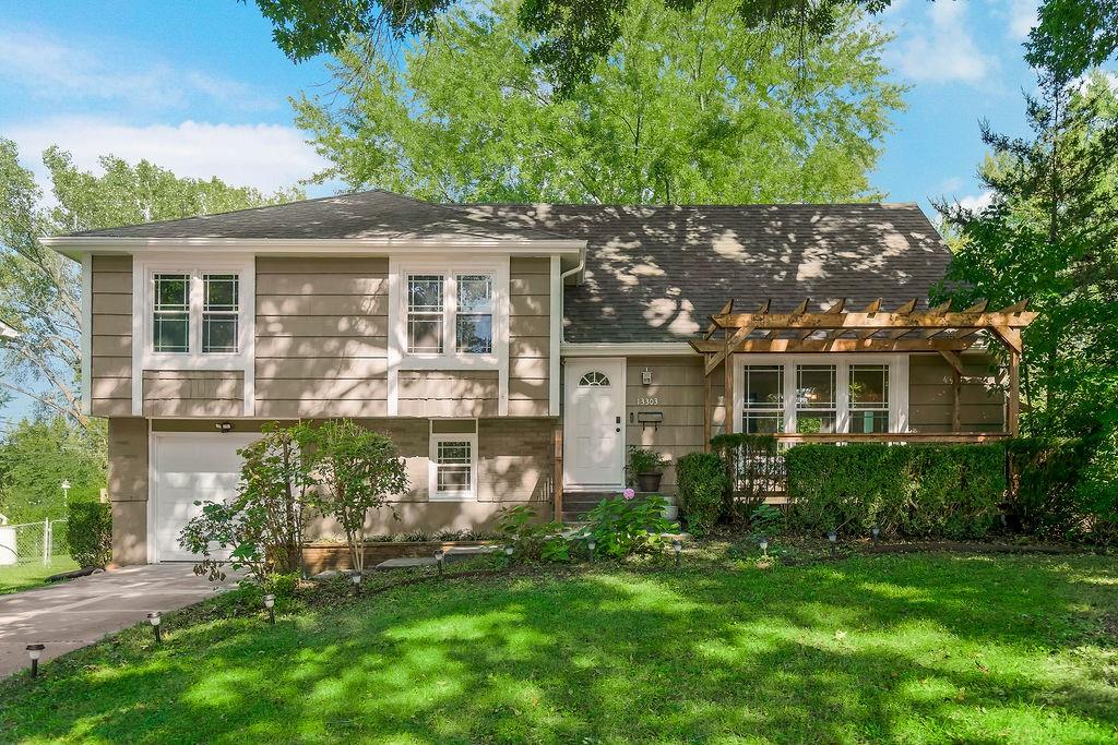 1st image of 13303 Donnelly Ave, Grandview, MO 64030 | MLS# 2638221