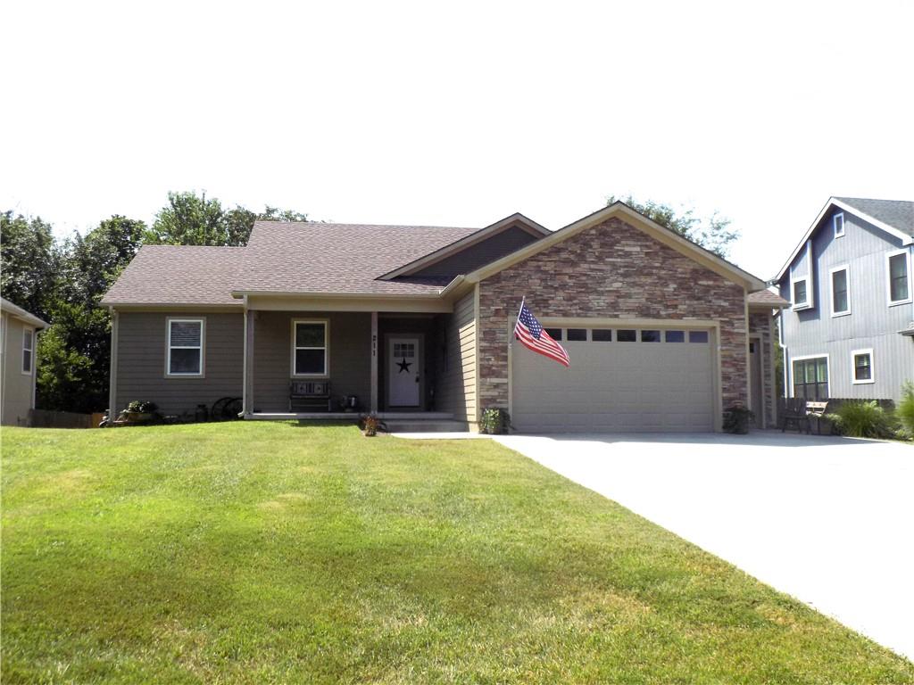 1st image of 211 Hillside Dr, Baldwin City, KS 66006 | MLS# 2638238