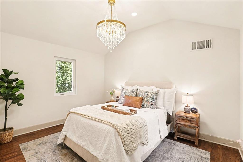 Photo 4 of Single family home for sale at 5605 Kenwood Ave, Kansas City, MO 64110 | MLS# 2638270 | Listing updated on 2026-09-05