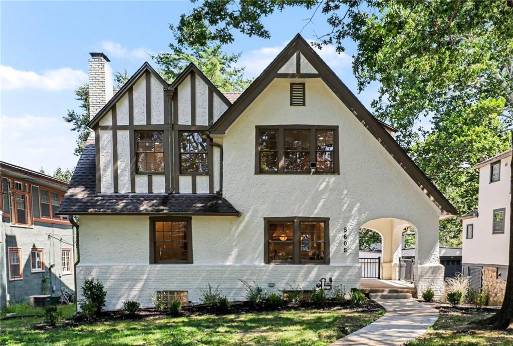 Photo 1 of Single family home for sale at 5605 Kenwood Ave, Kansas City, MO 64110 | MLS# 2638270 | Listing updated on 2026-09-05