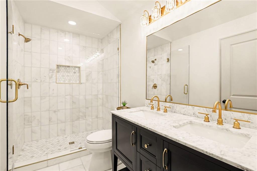 Photo 5 of Single family home for sale at 5605 Kenwood Ave, Kansas City, MO 64110 | MLS# 2638270 | Listing updated on 2026-09-05