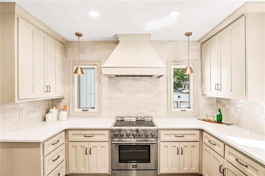 Photo 2 of Single family home for sale at 5605 Kenwood Ave, Kansas City, MO 64110 | MLS# 2638270 | Listing updated on 2026-09-05