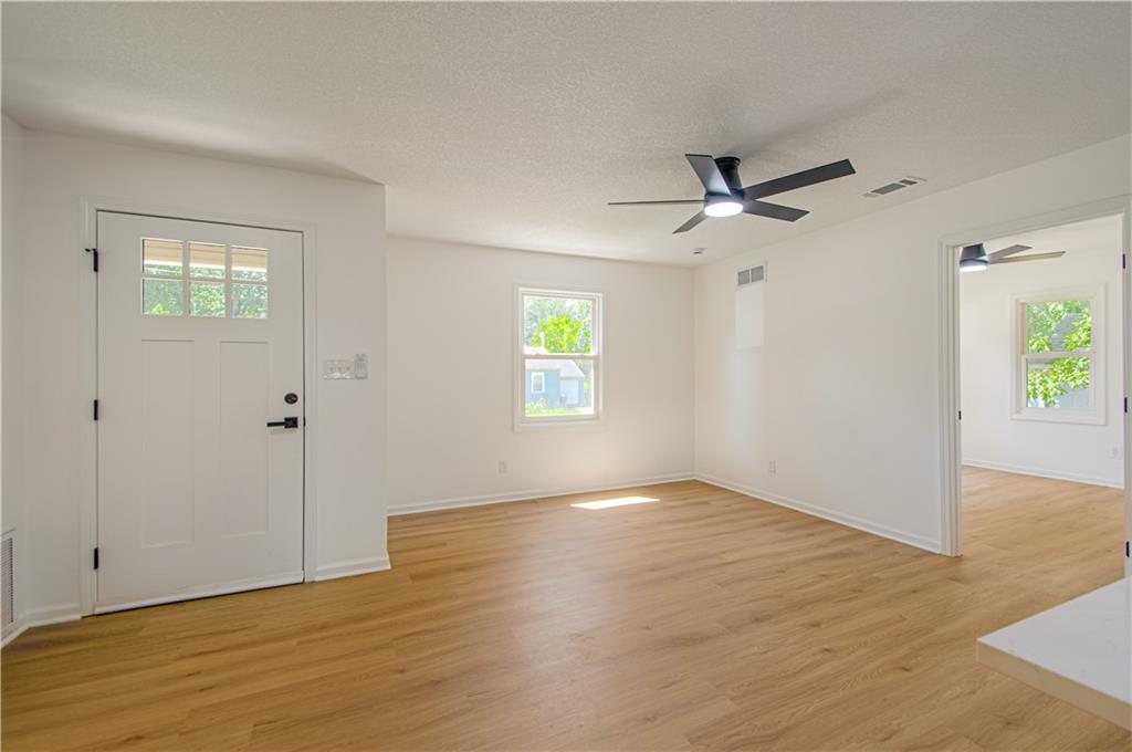 4th image of 908 Ne 44Th St, Kansas City, MO 64116 | MLS# 2638290