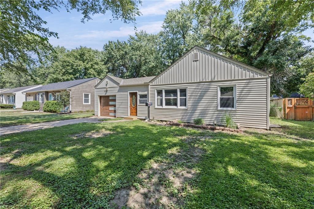 2nd image of 5441 Cedar St, Roeland Park, KS 66205 | MLS# 2638306