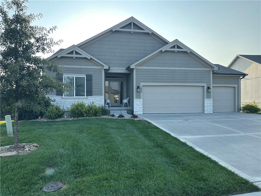 1st image of 2938 Sw Arboridge Dr, Lee's Summit, MO 64082 | MLS# 2638347