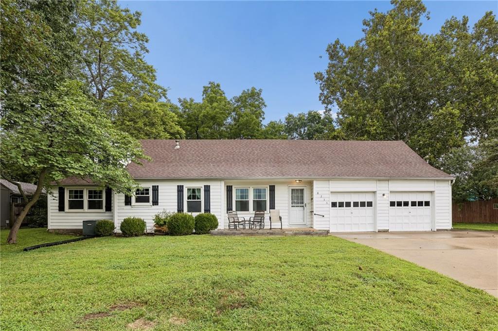 1st image of 8236 Santa Fe Dr, Overland Park, KS 66204 | MLS# 2638376