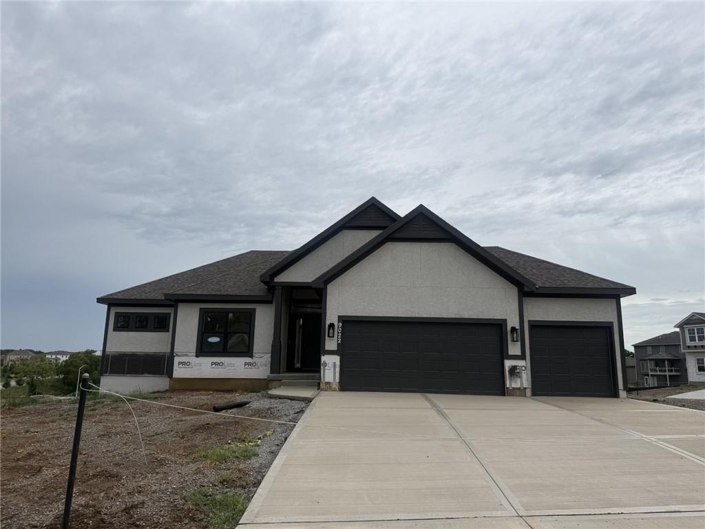 1st image of 10417 N Highland Pl, Kansas City, MO 64155 | MLS# 2638392