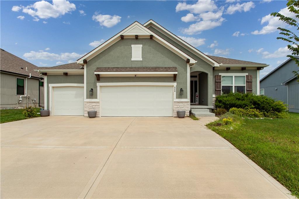 1st image of 520 Se David Rd, Lee's Summit, MO 64082 | MLS# 2638438