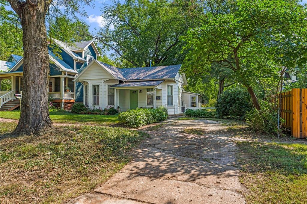 32nd image of 1040 Pennsylvania St, Lawrence, KS 66044 | MLS# 2638477