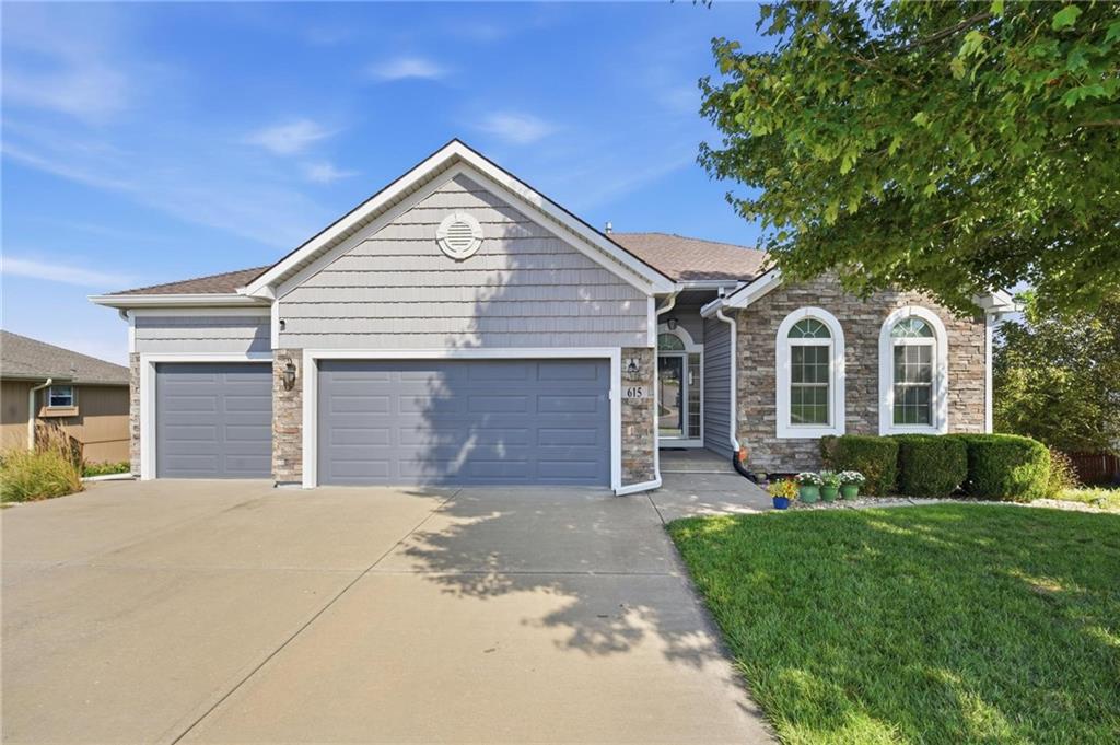 2nd image of 615 Johnston Pkwy, Raymore, MO 64083 | MLS# 2638571