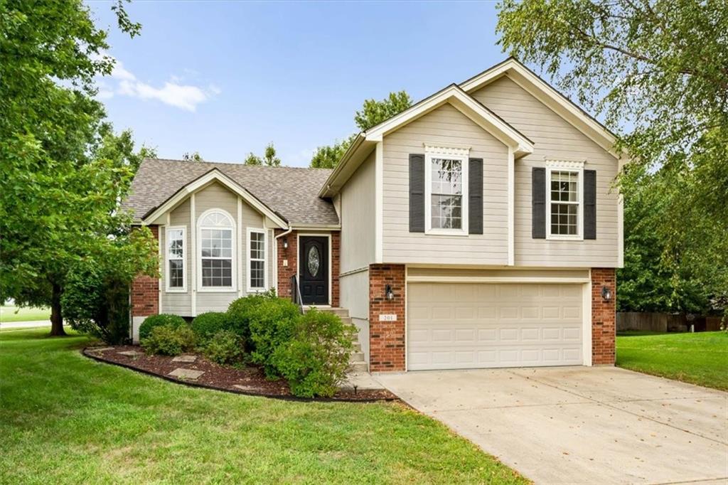 1st image of 201 Mesa Dr, Smithville, MO 64089 | MLS# 2638598