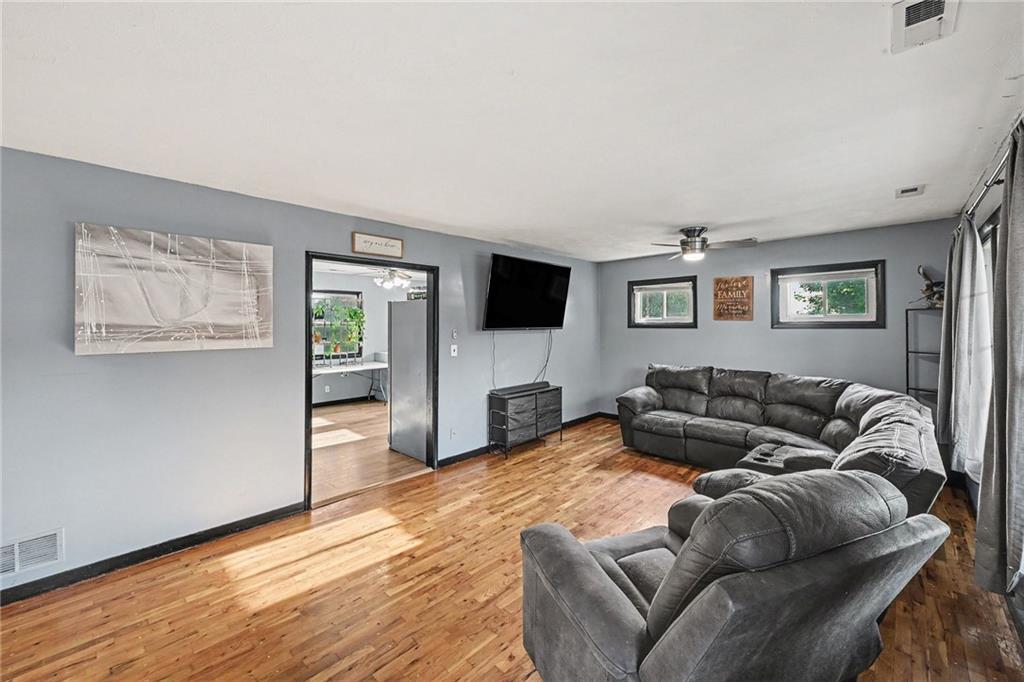 Photo 5 of Single family home for sale at 2921 Pear St, Saint Joseph, MO 64503 | MLS# 2638635 | Listing updated on 2026-09-03