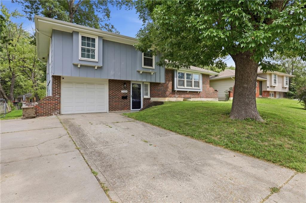 2nd image of 7918 E 117th St, Kansas City, MO 64134 | MLS# 2638636