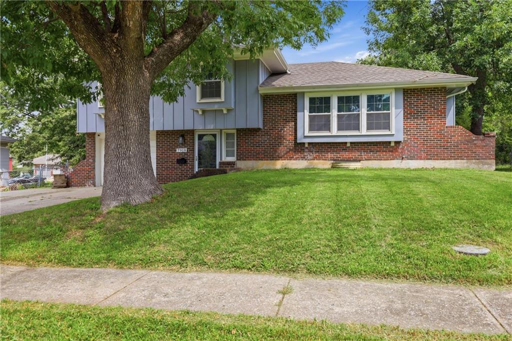 1st image of 7918 E 117th St, Kansas City, MO 64134 | MLS# 2638636
