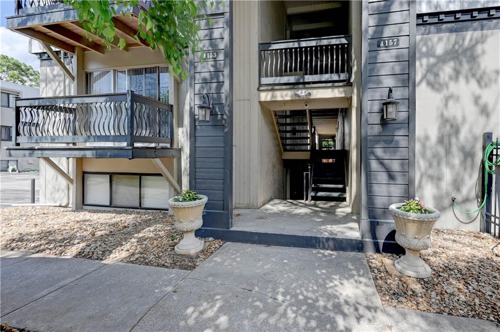 3rd image of 4157 Roanoke Rd #2, Kansas City, MO 64111 | MLS# 2638638