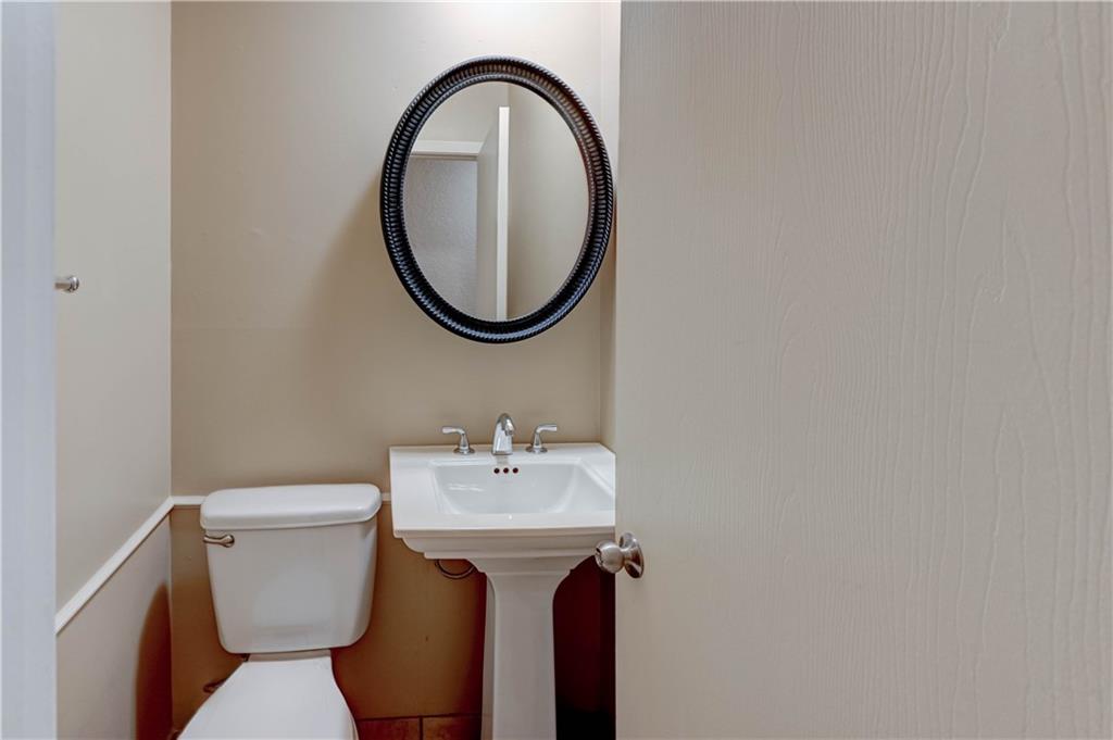 5th image of 4157 Roanoke Rd #2, Kansas City, MO 64111 | MLS# 2638638