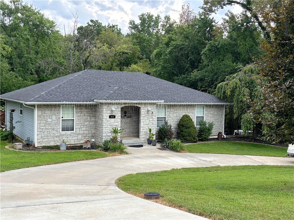 1st image of 919 Shawnee St, Tonganoxie, KS 66086 | MLS# 2638685