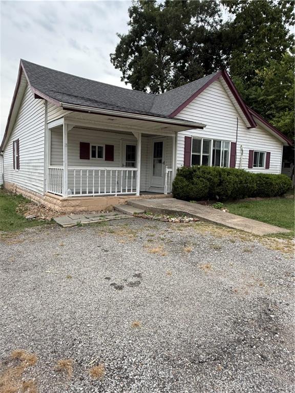 2nd image of 923 E Walnut St, Rich Hill, MO 64779 | MLS# 2638781