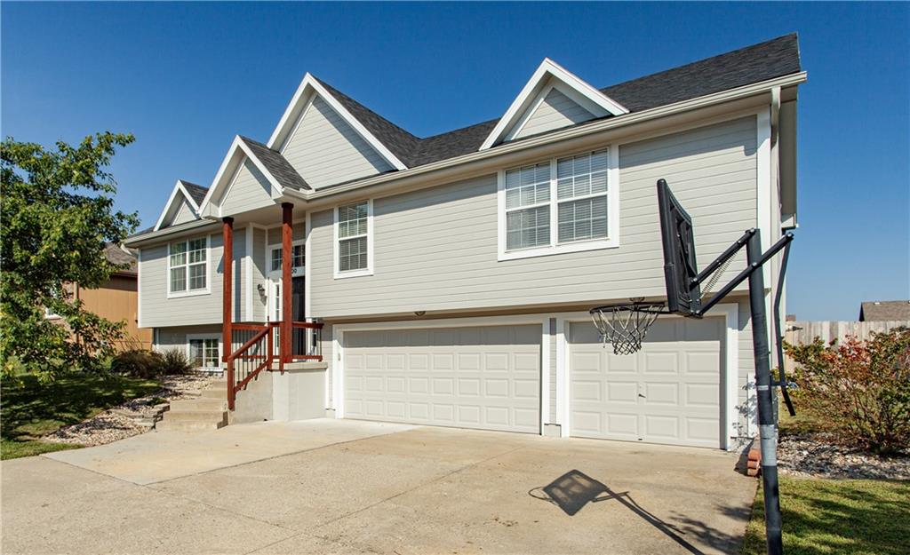 1st image of 900 Nw Poplar Ct, Grain Valley, MO 64029 | MLS# 2638871