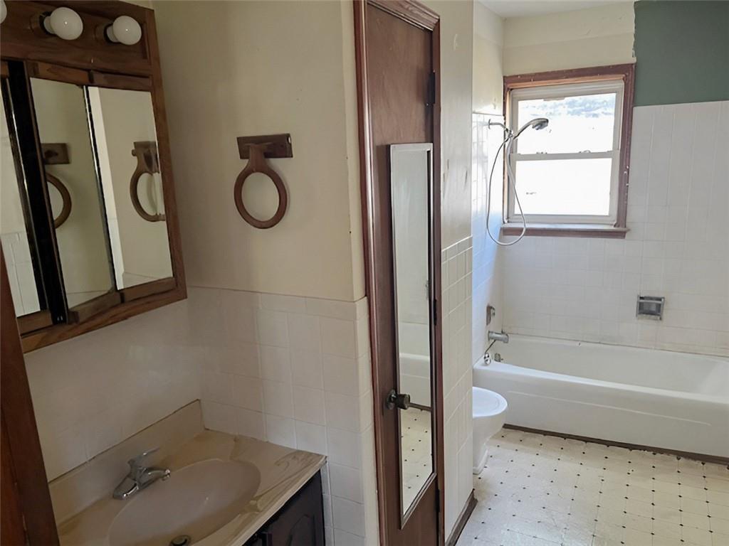 5th image of 208 S 3Rd St, Hopkins, MO 64461 | MLS# 2638936