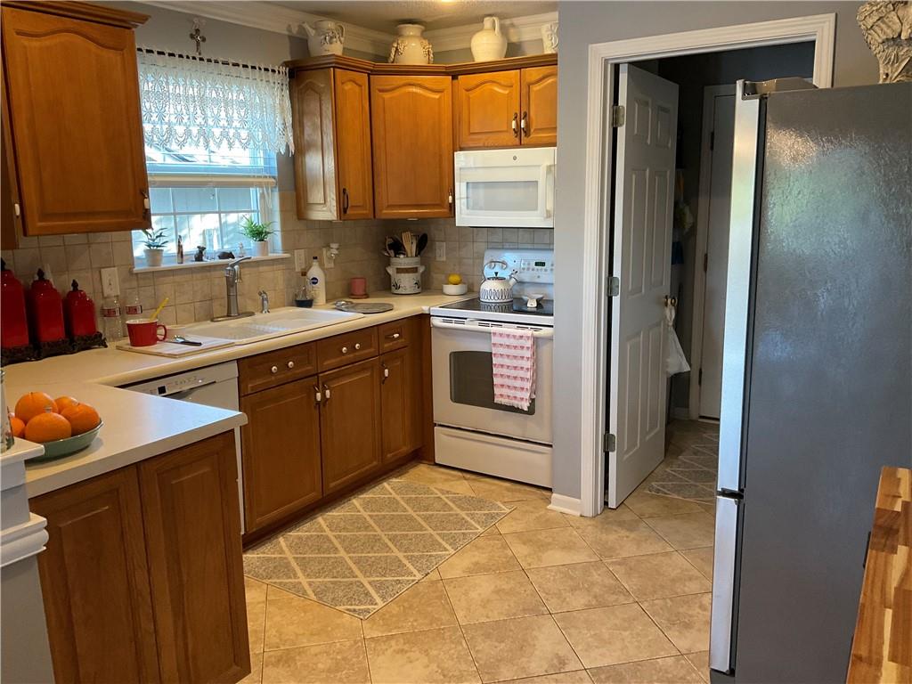 Photo 5 of Single family home for sale at 8543 N Robinhood Ave, Kansas City, MO 64154 | MLS# 2638939 | Listing updated on 2026-09-04