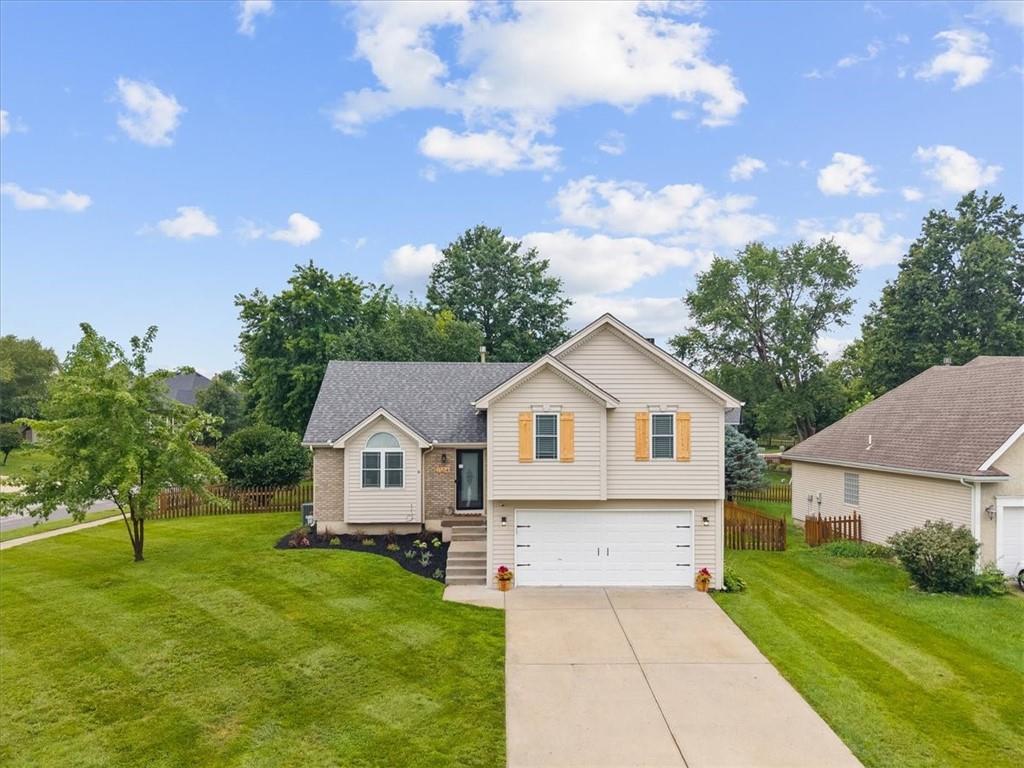 Photo 1 of Single family home for sale at 1104 Regency Dr, Kearney, MO 64060 | MLS# 2638994 | Listing updated on 2026-09-05