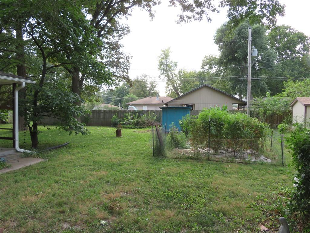 4th image of 2207 Nw Polk St, Topeka, KS 66608 | MLS# 2639027