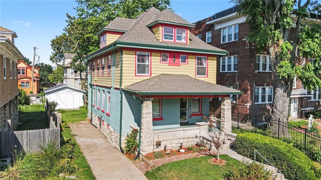 Photo 3 of Single family home for sale at 3422 Baltimore Ave, Kansas City, MO 64111 | MLS# 2639167 | Listing updated on 2026-09-04