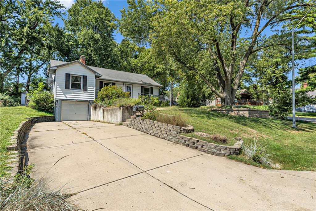Photo 2 of Single family home for sale at 5530 N Spruce Ave, Kansas City, MO 64119 | MLS# 2639348 | Listing updated on 2026-09-04