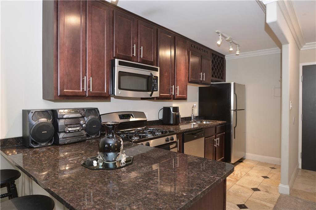 Photo 5 of Condo for sale at 700 E 8th Street #9L, Kansas City, MO 64106 | MLS# 2639633 | Listing updated on 2026-09-03