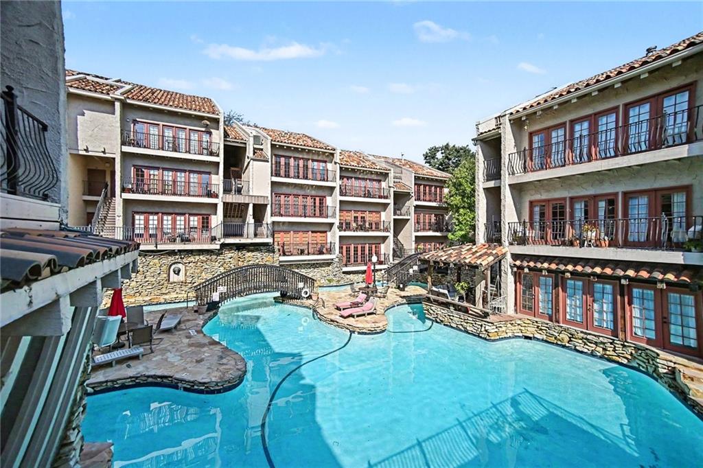 Listing Photo 2 - Condo for sale in building located at 1111 W 46Th St, Kansas, MO 64112 - Unit #41