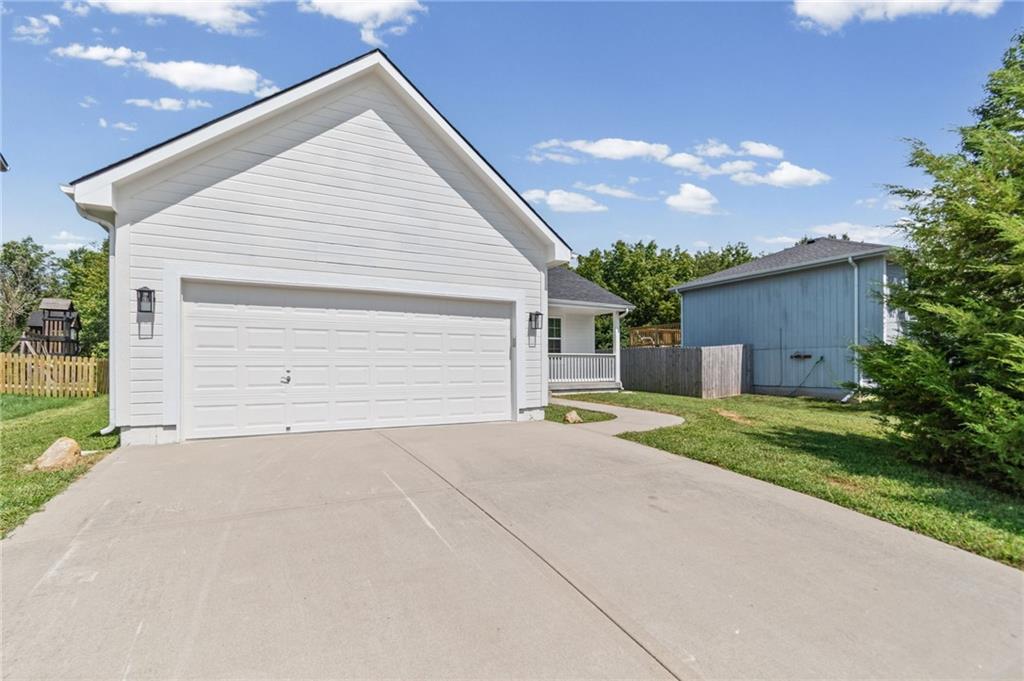 Photo 2 of Single family home for sale at 8620 Ne 116th Street, Kansas City, MO 64157 | MLS# 2639780 | Listing updated on 2026-09-02