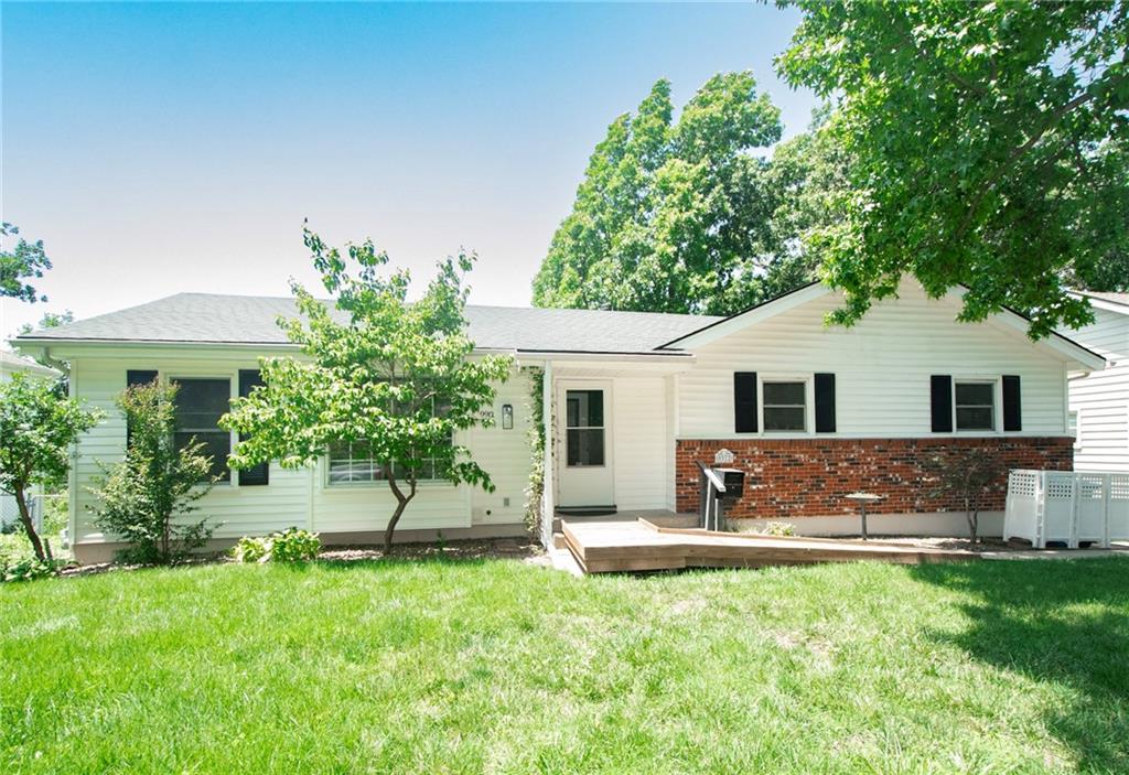 1st image of 9912 Oakridge Dr, Overland Park, KS 66212 | MLS# 2639853
