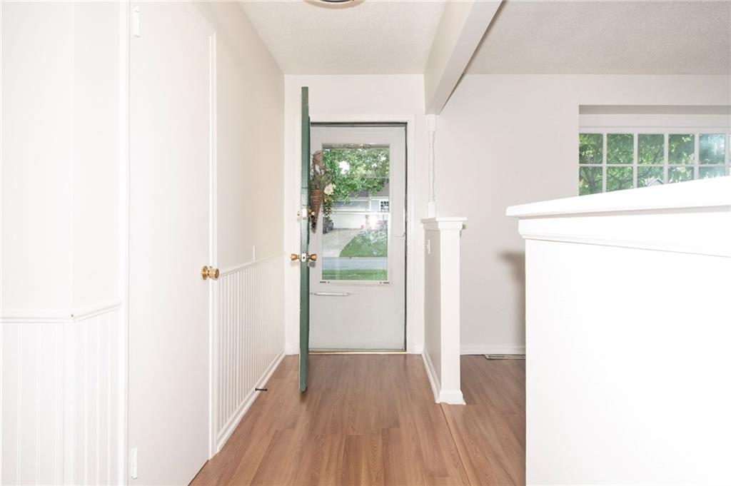 3rd image of 9912 Oakridge Dr, Overland Park, KS 66212 | MLS# 2639853