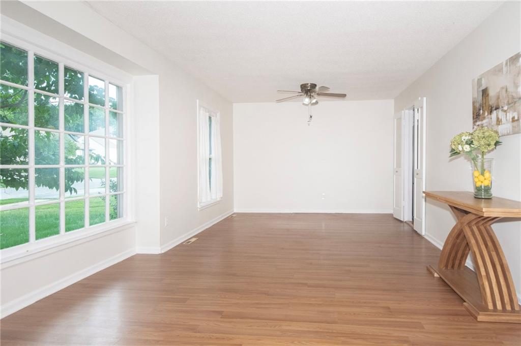 4th image of 9912 Oakridge Dr, Overland Park, KS 66212 | MLS# 2639853