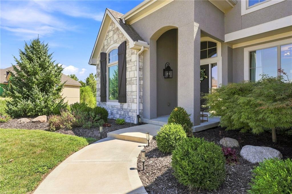 Photo 3 of Single family home for sale at 13559 Ter Park Dr, Kansas City, MO 64152 | MLS# 2640065 | Listing updated on 2026-09-05