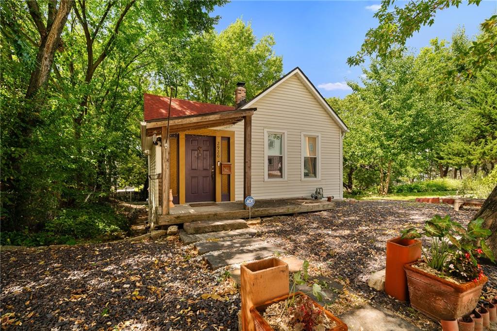 Photo 1 of Single family home for sale at 2920 Belleview Ave, Kansas City, MO 64108 | MLS# 2640117 | Listing updated on 2026-09-05