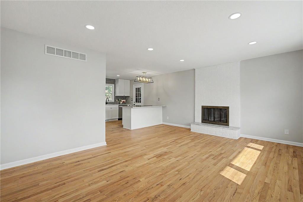 Photo 2 of Single family home for sale at 6732 N Madison Ave, Kansas City, MO 64118 | MLS# 2640235 | Listing updated on 2026-09-03