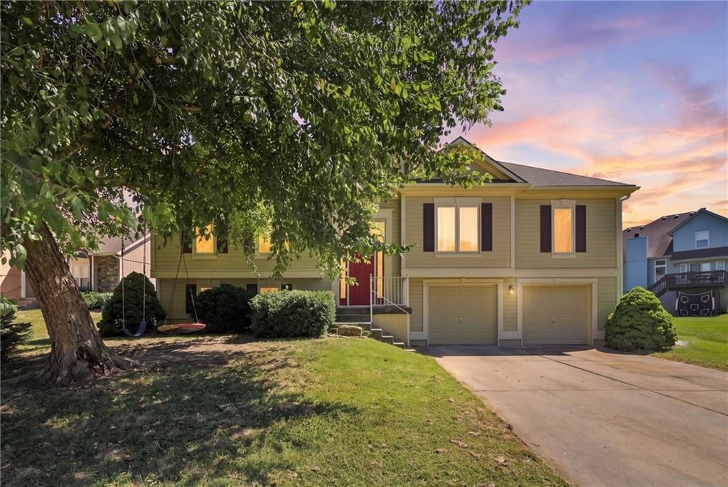 Photo 1 of Single family home for sale at 11305 N Holly St, Kansas City, MO 64155 | MLS# 2640263 | Listing updated on 2026-09-04