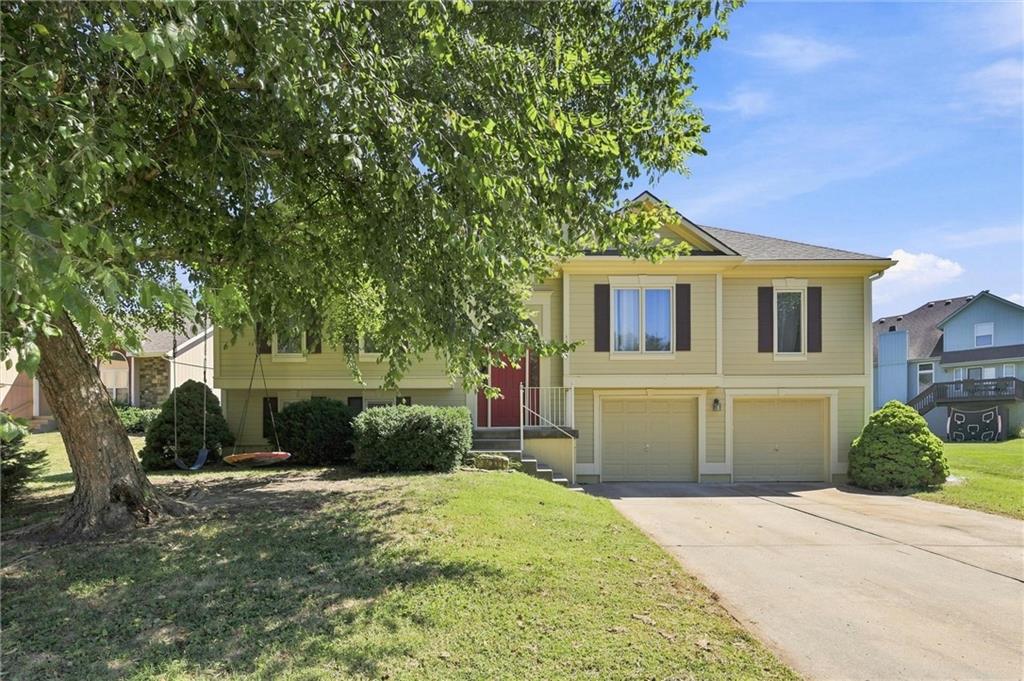 Photo 2 of Single family home for sale at 11305 N Holly St, Kansas City, MO 64155 | MLS# 2640263 | Listing updated on 2026-09-04