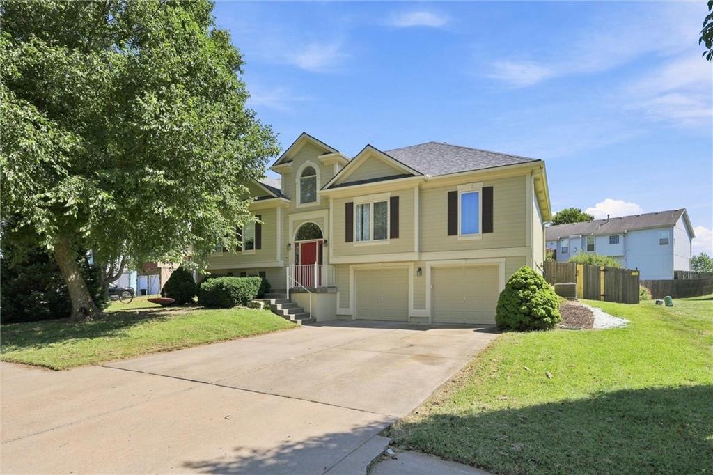 Photo 3 of Single family home for sale at 11305 N Holly St, Kansas City, MO 64155 | MLS# 2640263 | Listing updated on 2026-09-04