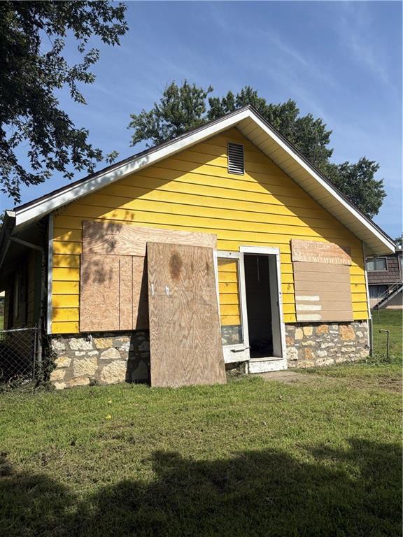 Photo 2 of Single family home for sale at 3717 N Brighton Ave, Kansas City, MO 64117 | MLS# 2640293 | Listing updated on 2026-09-05