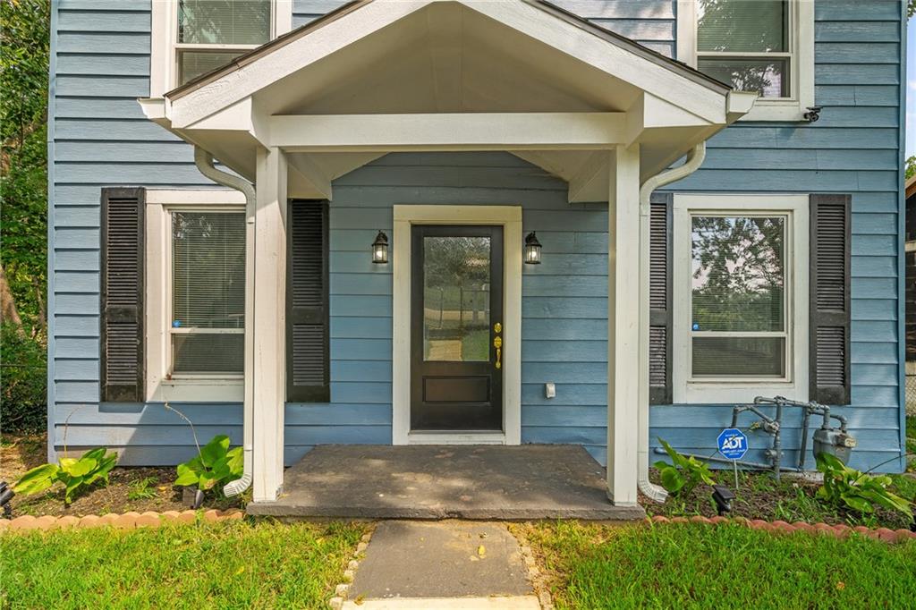 Photo 3 of House for sale at 2909 Topping Ave, Kansas City, MO 64129 | MLS# 2640325 | Listing updated on 2026-09-04