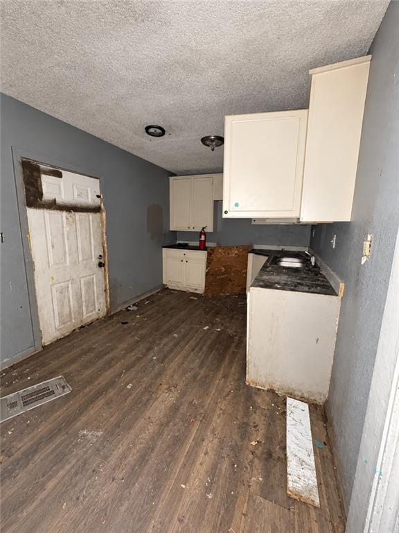 Photo 5 of Single family home for sale at 518 Blue Ridge Blvd, Kansas City, MO 64125 | MLS# 2640453 | Listing updated on 2026-09-05