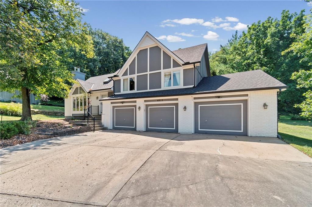 Photo 3 of Sale Pending at 4511 NW Apache Dr, Riverside, MO 64150 | MLS# 2640559 | Listing updated on 2026-09-06