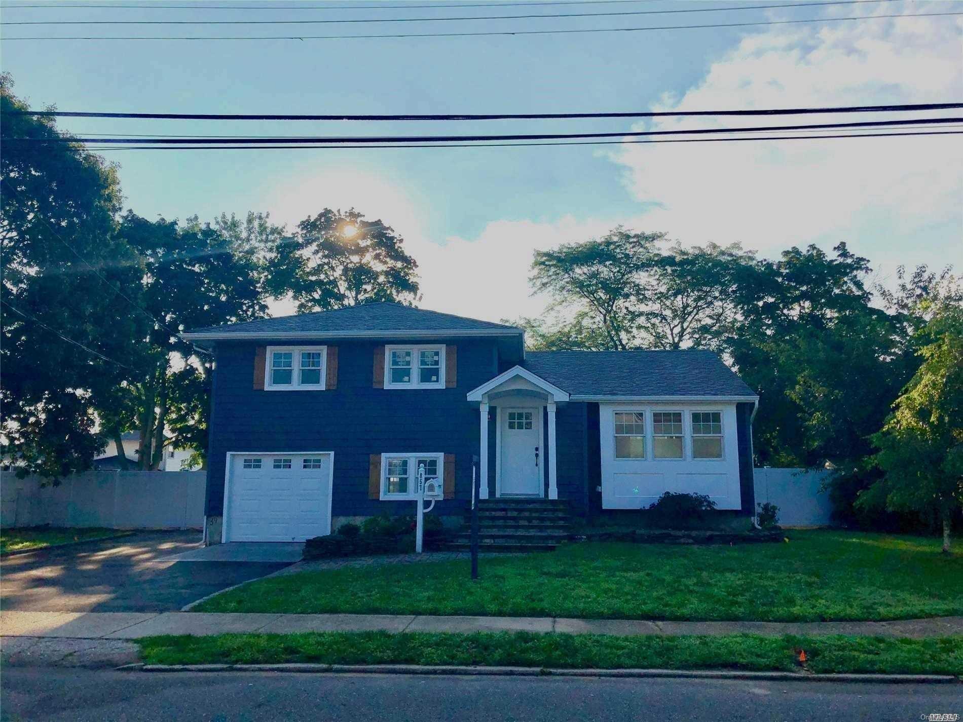 1st image of 857 Milligan Ln, West Islip, NY 11795 | MLS# L3045916