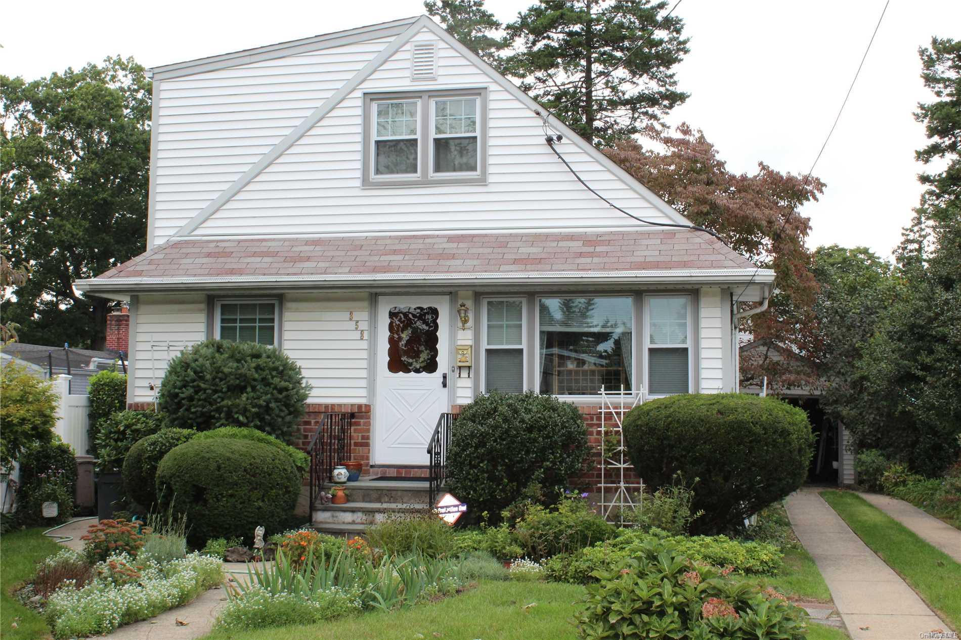 Homes for sale in West Hempstead, NY | 358 Langley Ave, West Hempstead, NY 11552 | MLS# L3072252